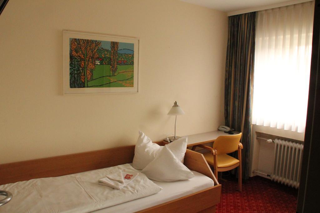 Hotel Traube Оффенбург Екстер'єр фото
